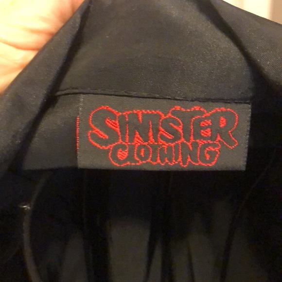 Black S/S button down with velvet red flames 🔥 by Sinister - Picture 4 of 7